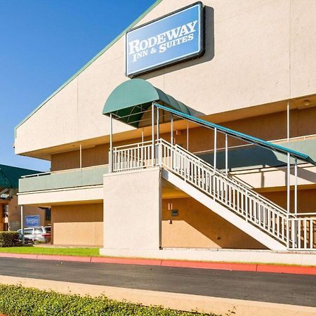 Rodeway Inn & Suites South Of Fiesta Park San Antonio Bagian luar foto