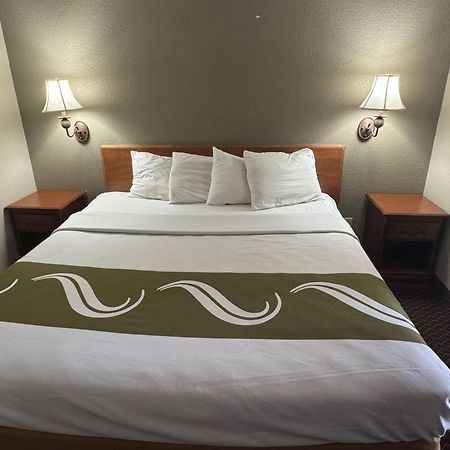 Rodeway Inn & Suites South Of Fiesta Park San Antonio Bagian luar foto
