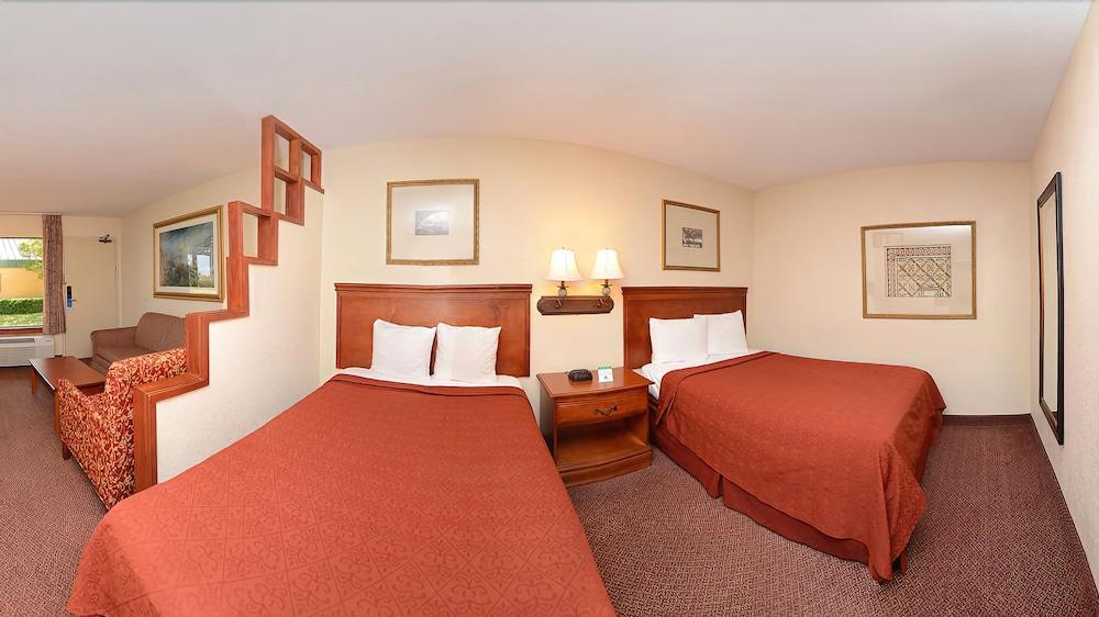 Rodeway Inn & Suites South Of Fiesta Park San Antonio Bagian luar foto