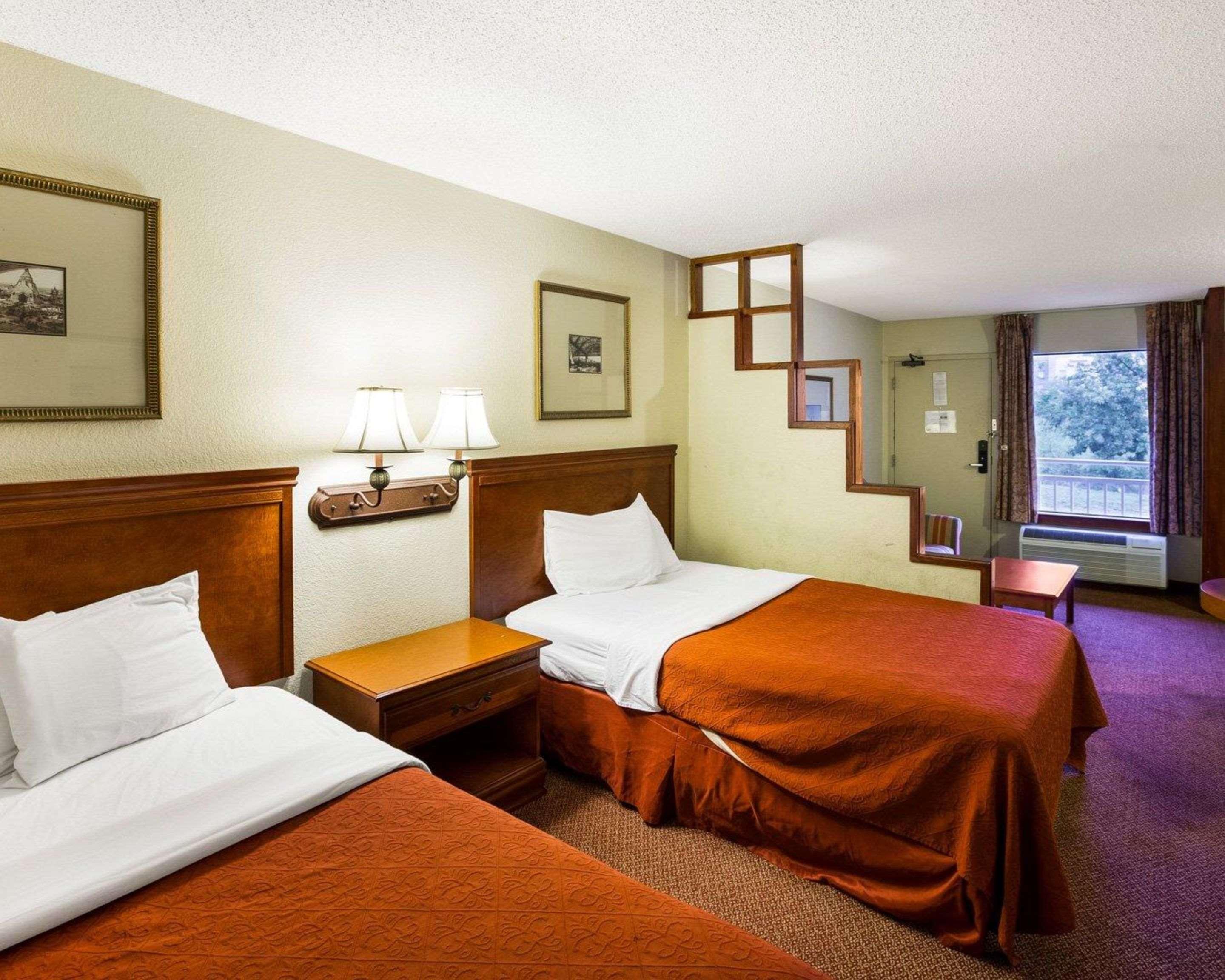 Rodeway Inn & Suites South Of Fiesta Park San Antonio Bagian luar foto