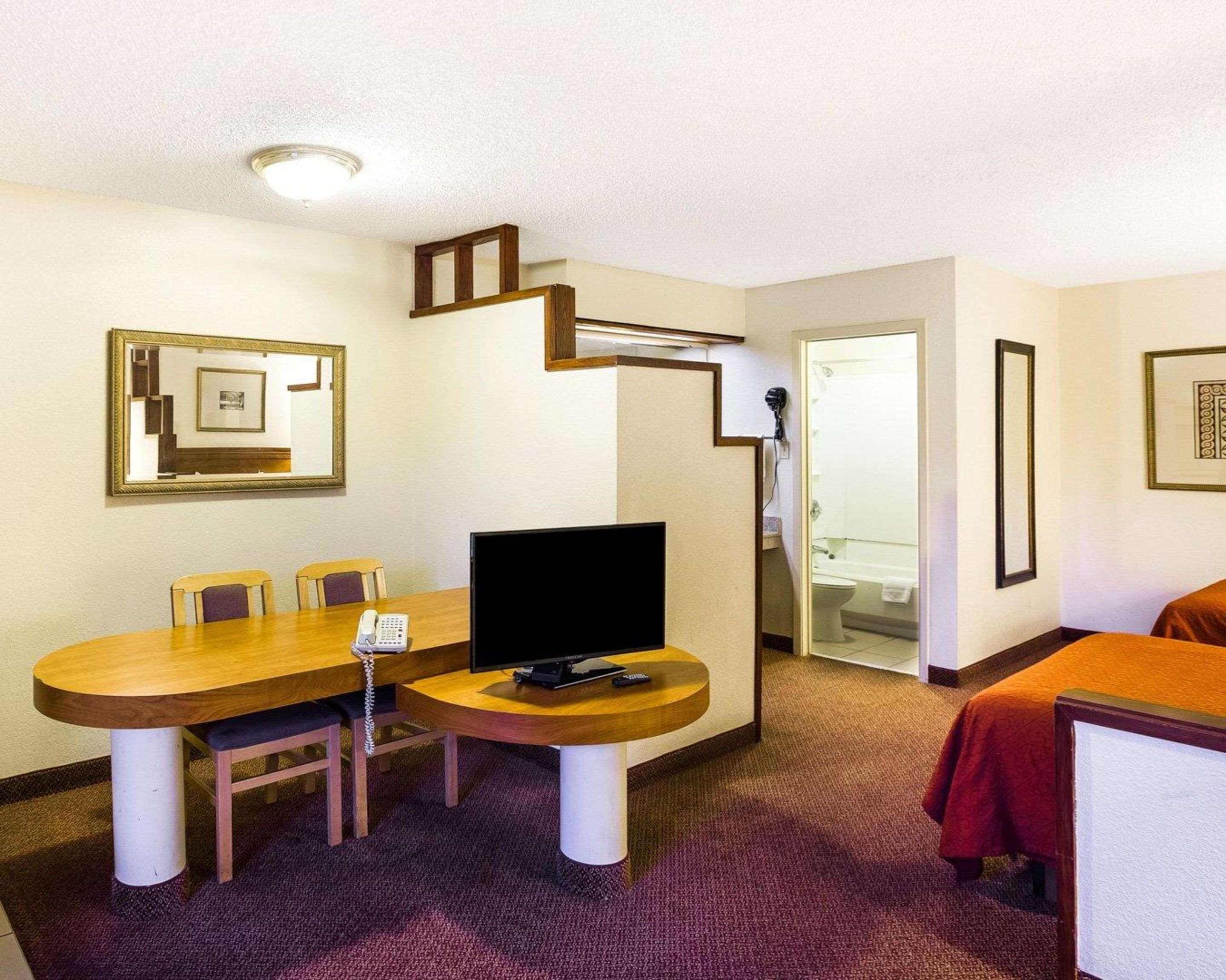 Rodeway Inn & Suites South Of Fiesta Park San Antonio Bagian luar foto