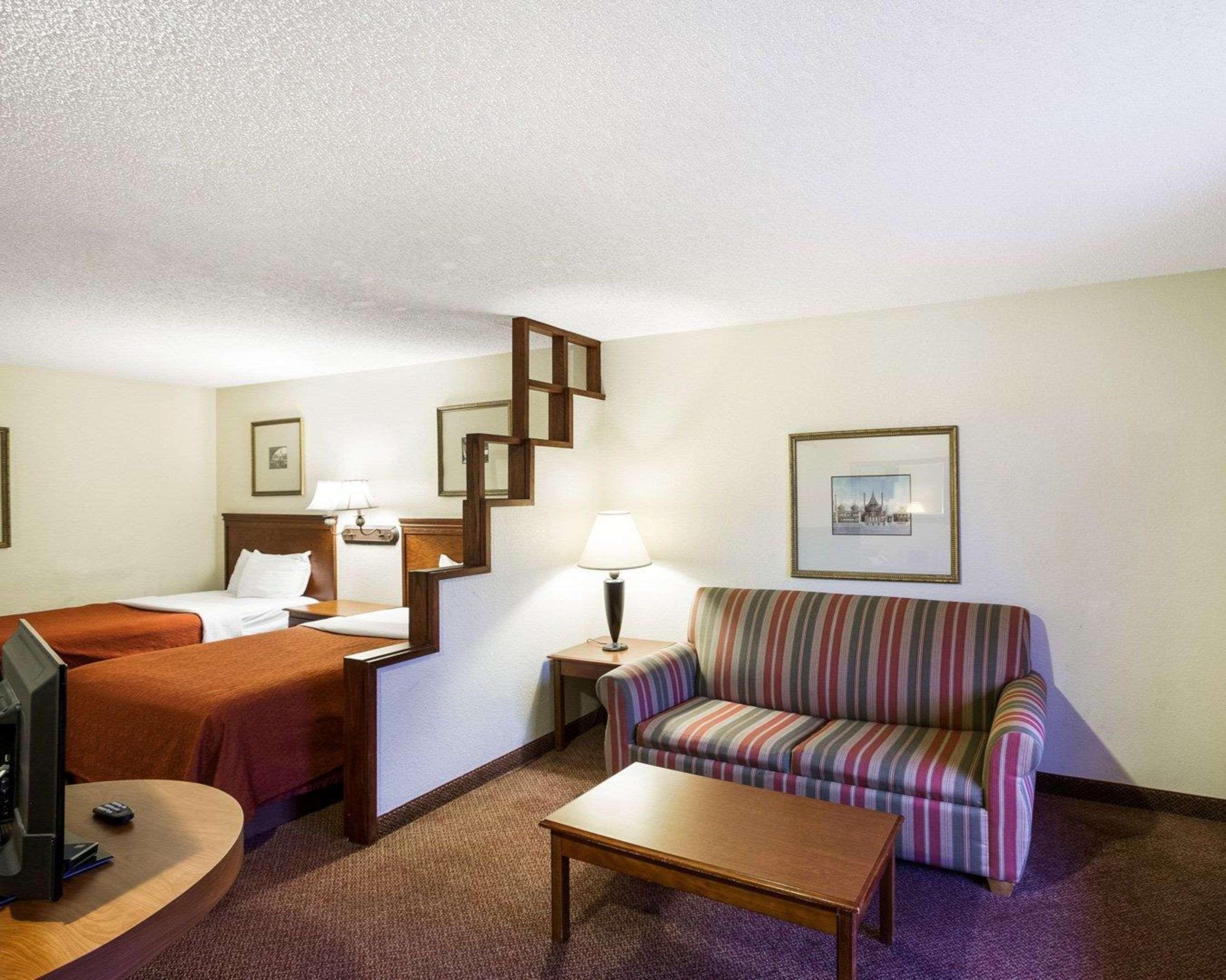 Rodeway Inn & Suites South Of Fiesta Park San Antonio Bagian luar foto