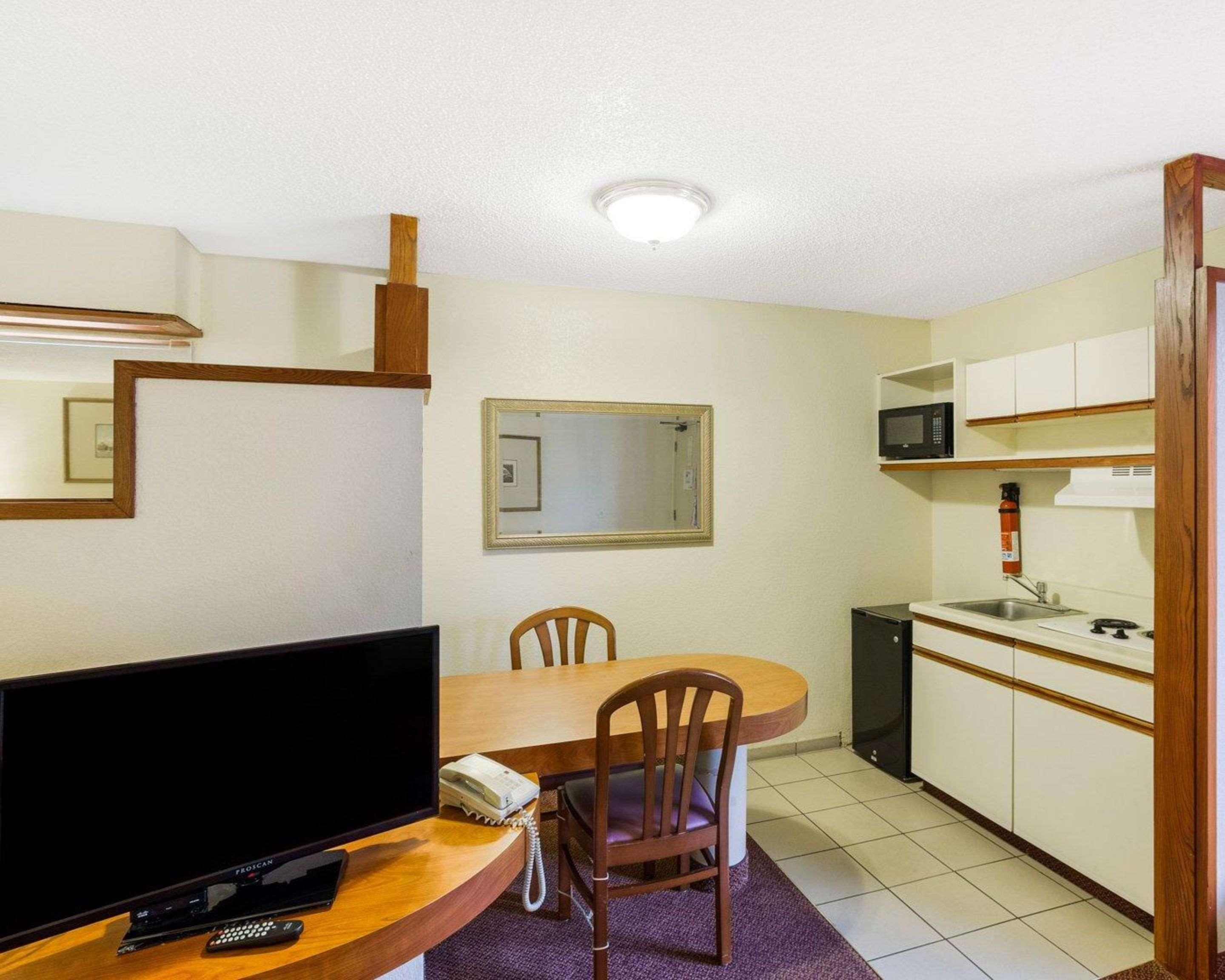 Rodeway Inn & Suites South Of Fiesta Park San Antonio Bagian luar foto