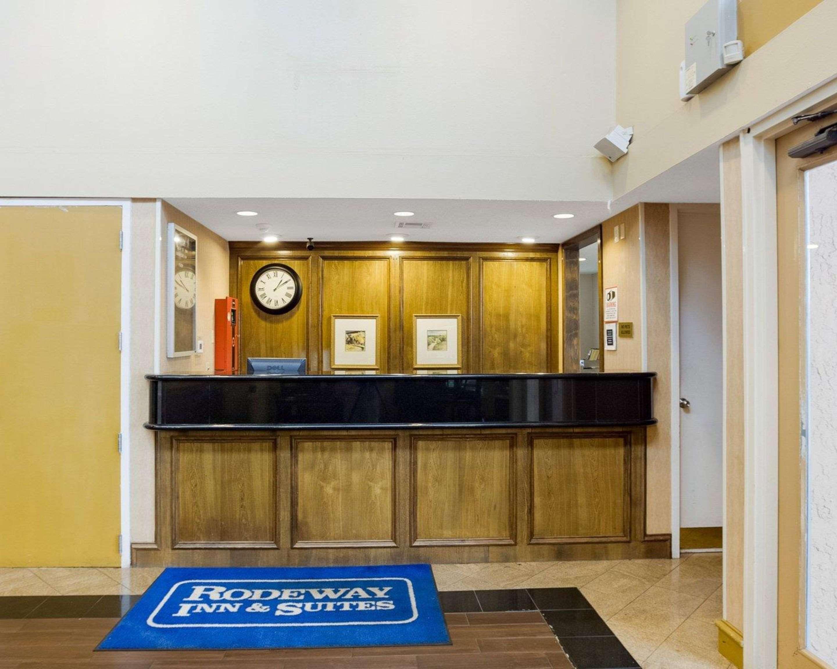 Rodeway Inn & Suites South Of Fiesta Park San Antonio Bagian luar foto