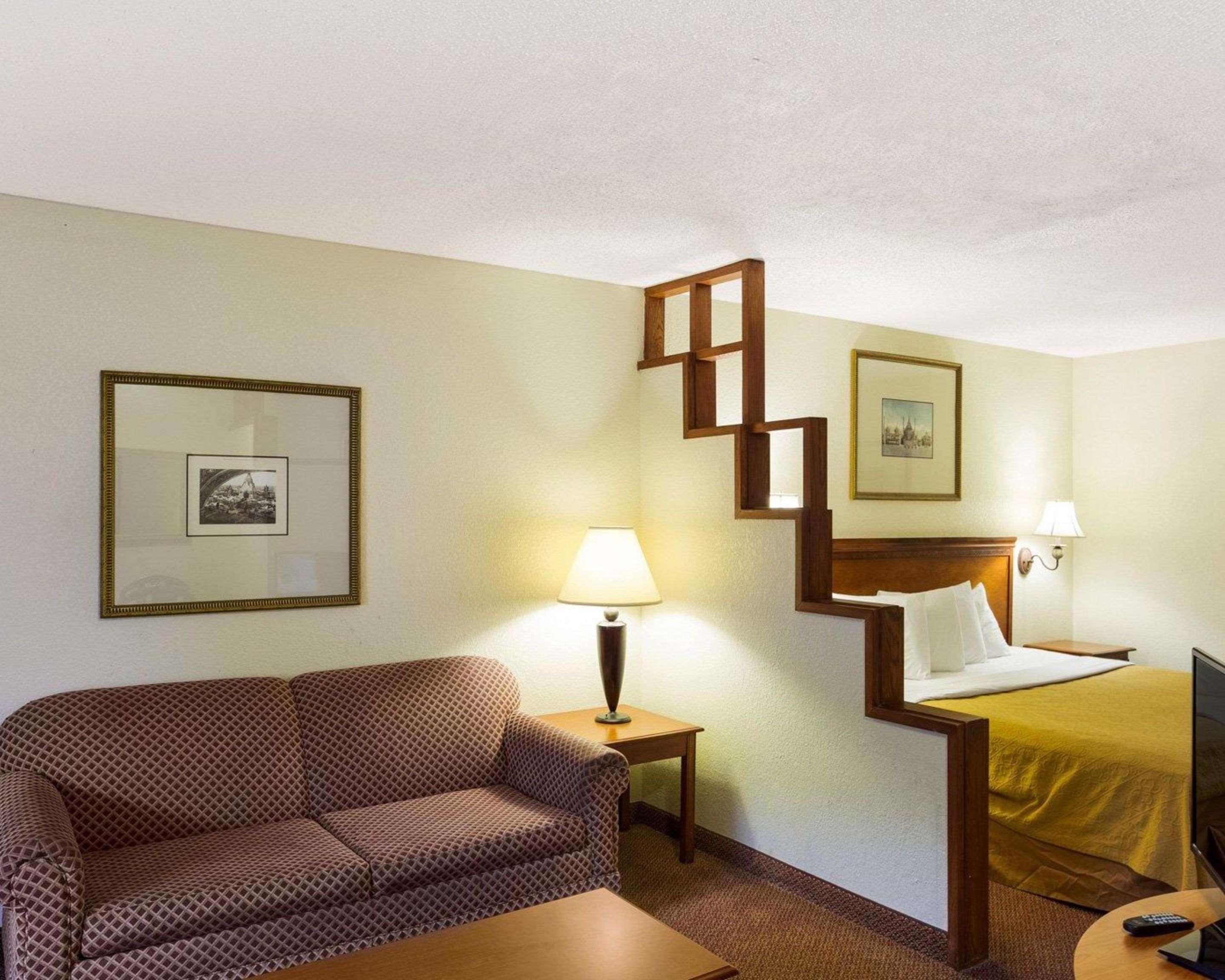 Rodeway Inn & Suites South Of Fiesta Park San Antonio Bagian luar foto