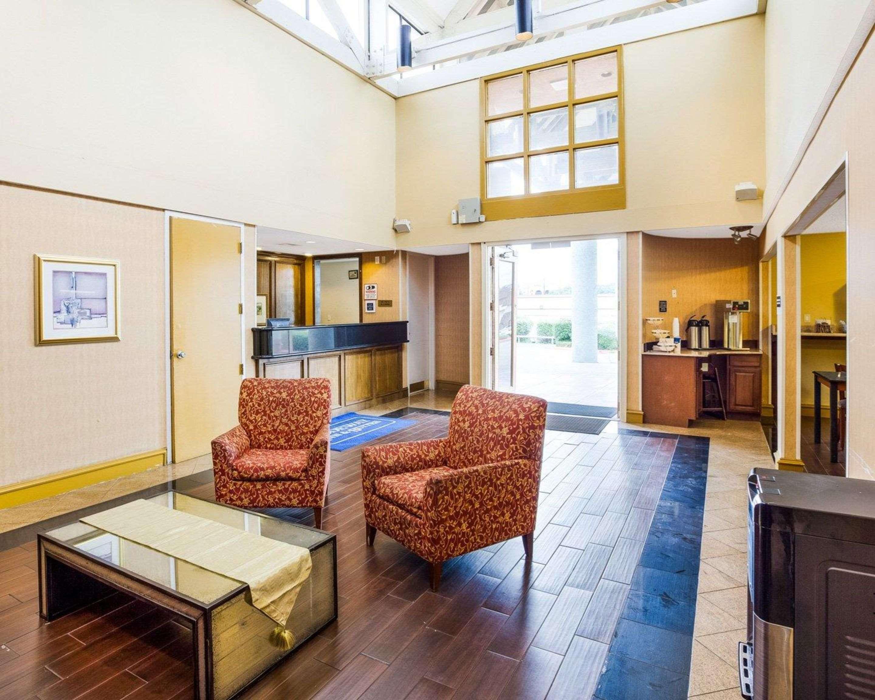 Rodeway Inn & Suites South Of Fiesta Park San Antonio Bagian luar foto