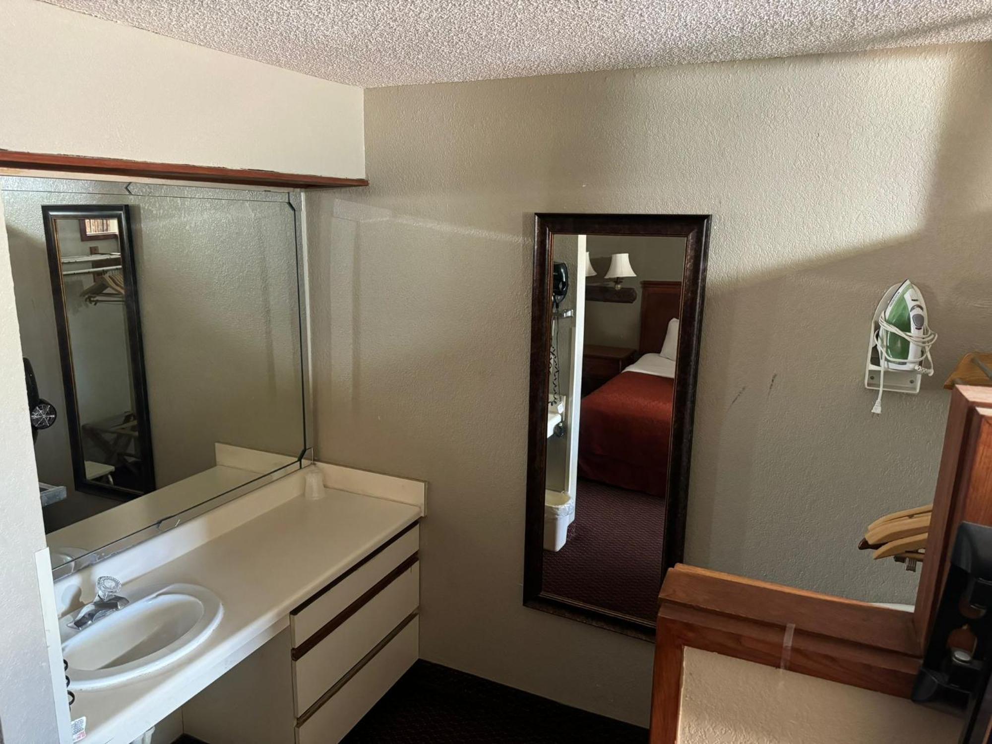 Rodeway Inn & Suites South Of Fiesta Park San Antonio Bagian luar foto