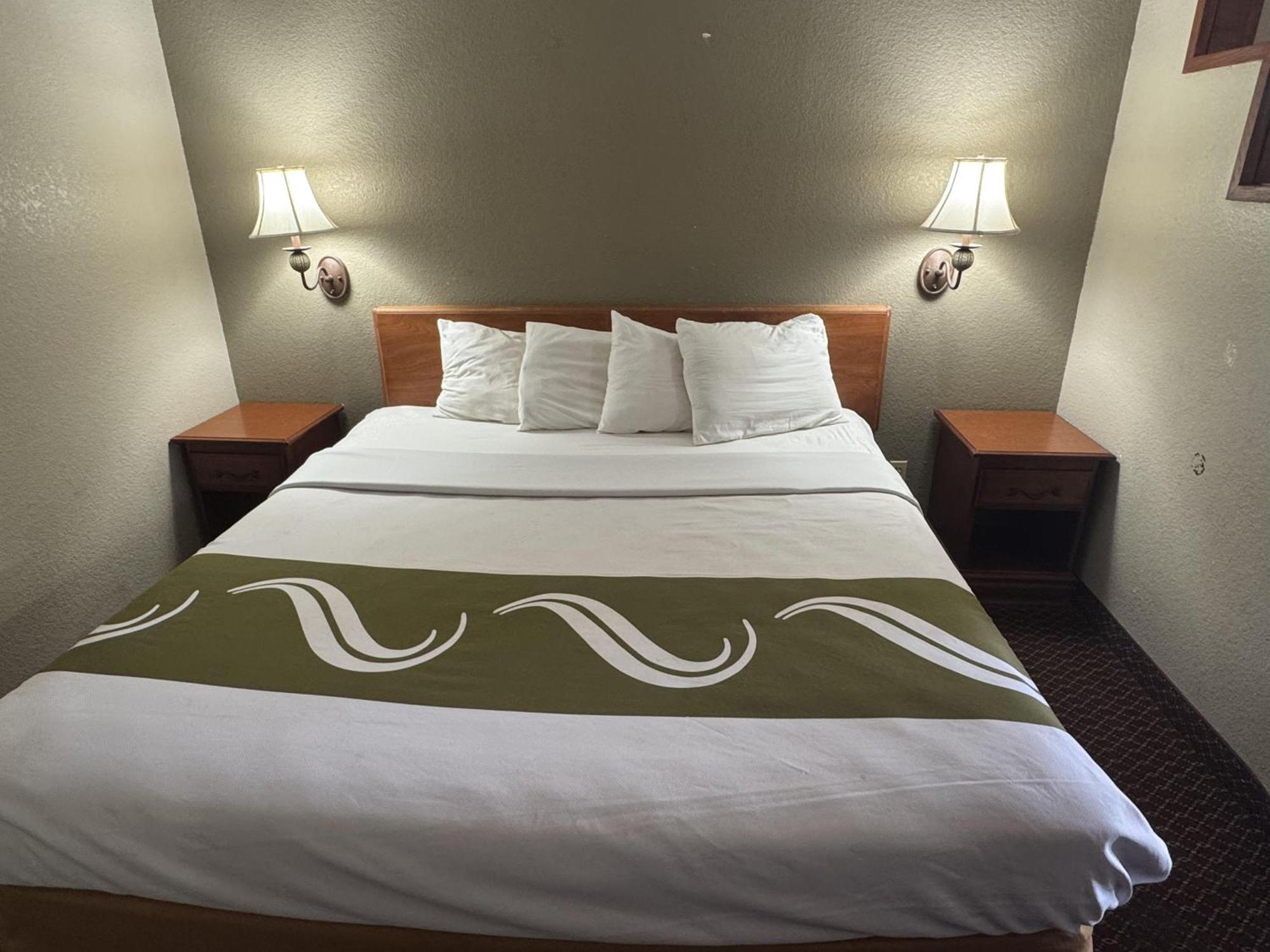Rodeway Inn & Suites South Of Fiesta Park San Antonio Bagian luar foto